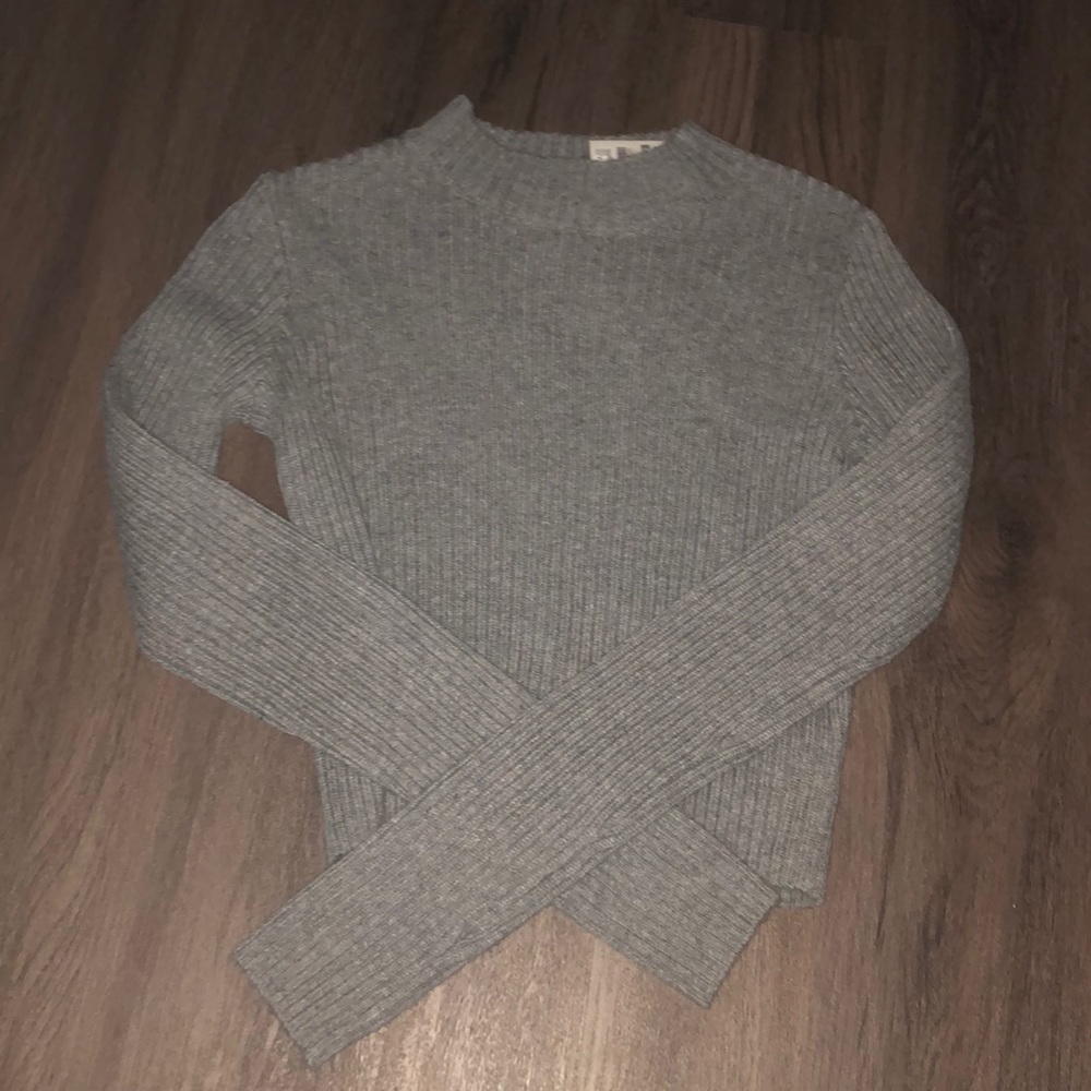 BRANDY MELVILLE gray knitted sweater